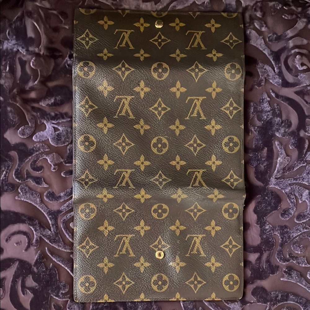 Authentic Louis Vuitton Monogram Clutch - Picture 7 of 9